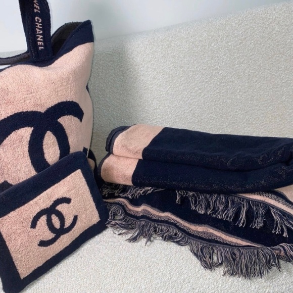 Authentic Chanel Coco Beach Set in Pink & Navy Bag Pouch & Towel - Picture 1 of 15